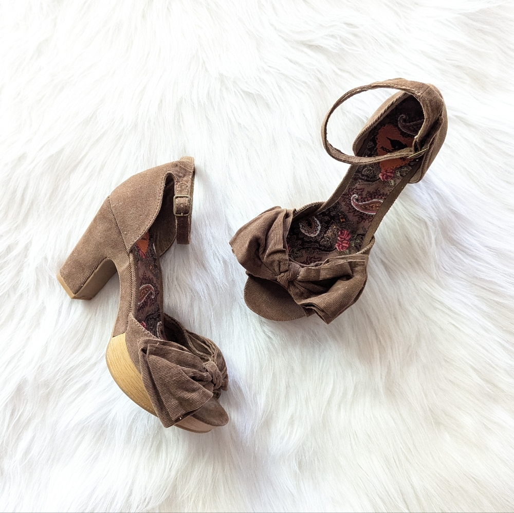 Rocket Dog Brown Corduroy Platform Heels with Bow retro style size 10